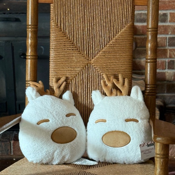 Cozy White and Brown Reindeer Decorative Pillow Set NWT - Picture 1 of 5